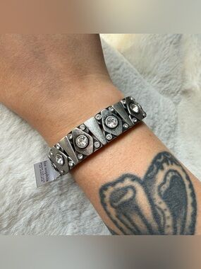 Lia Sophia Matrix Silver Tone Cut Crystal Panel Stretch Bracelet 7 Inches NWT